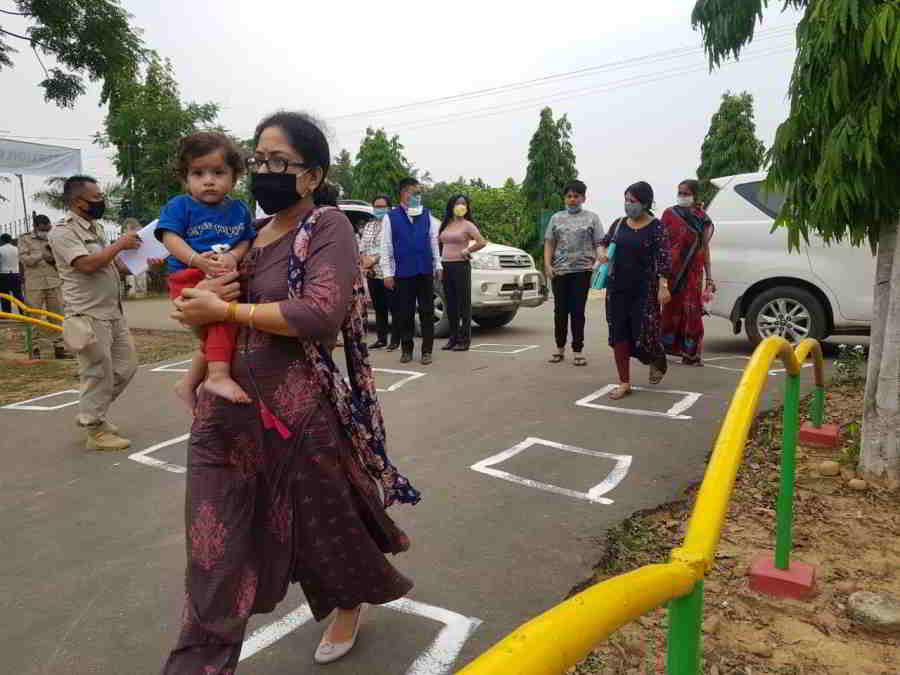 190 people arrive in Dimapur by road